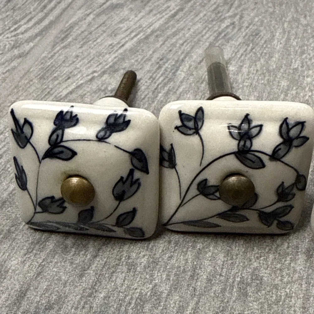Pier 1 Cabinet Pull Ceramic Leaf Pattern Set Of 4